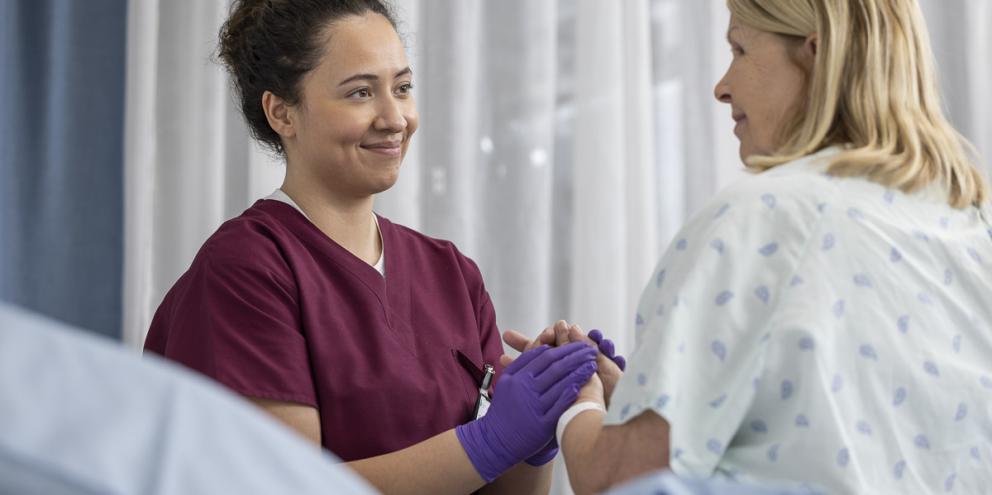 Clinician talking with a patient in the ward