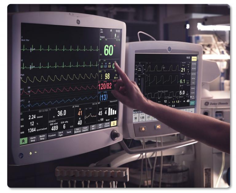 Clinician working with screen in the Perioperative care unit