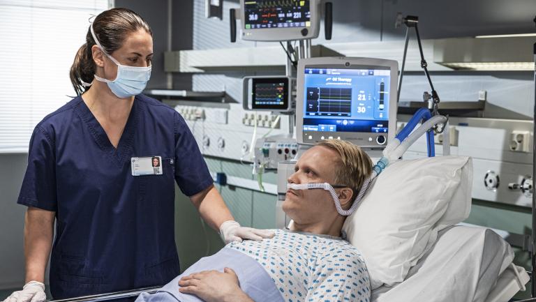 Nurse taking care of a patient with respiratory support