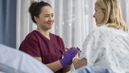 Clinician talking with a patient in the ward