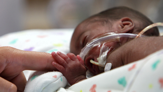 Neonatal patient under respiratory support